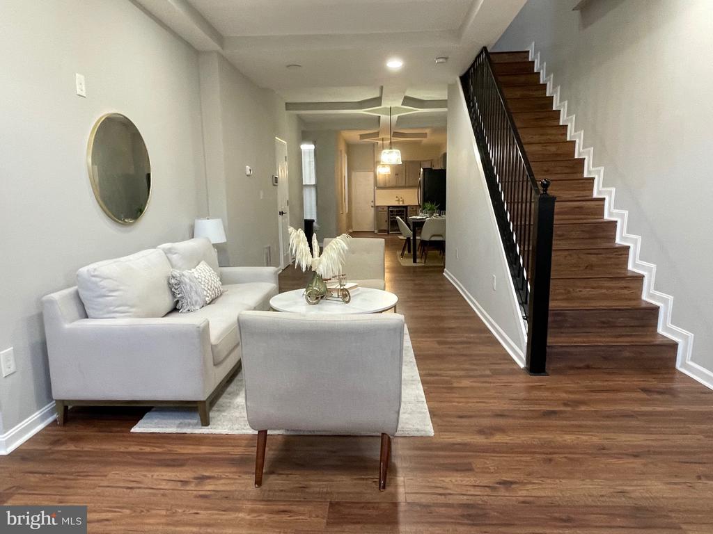 413 E North Ave