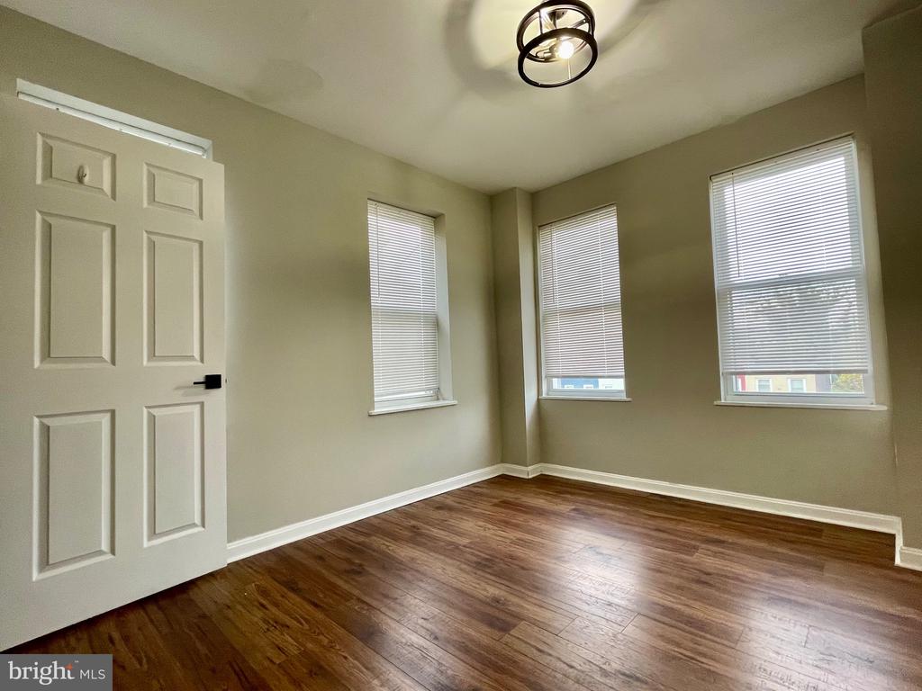 413 E North Ave