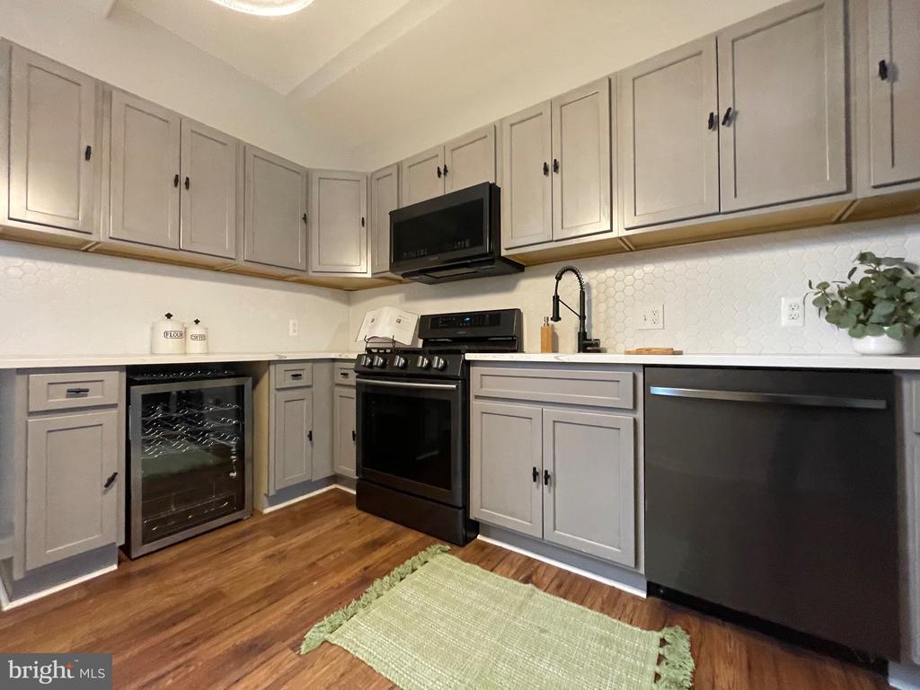413 E North Ave