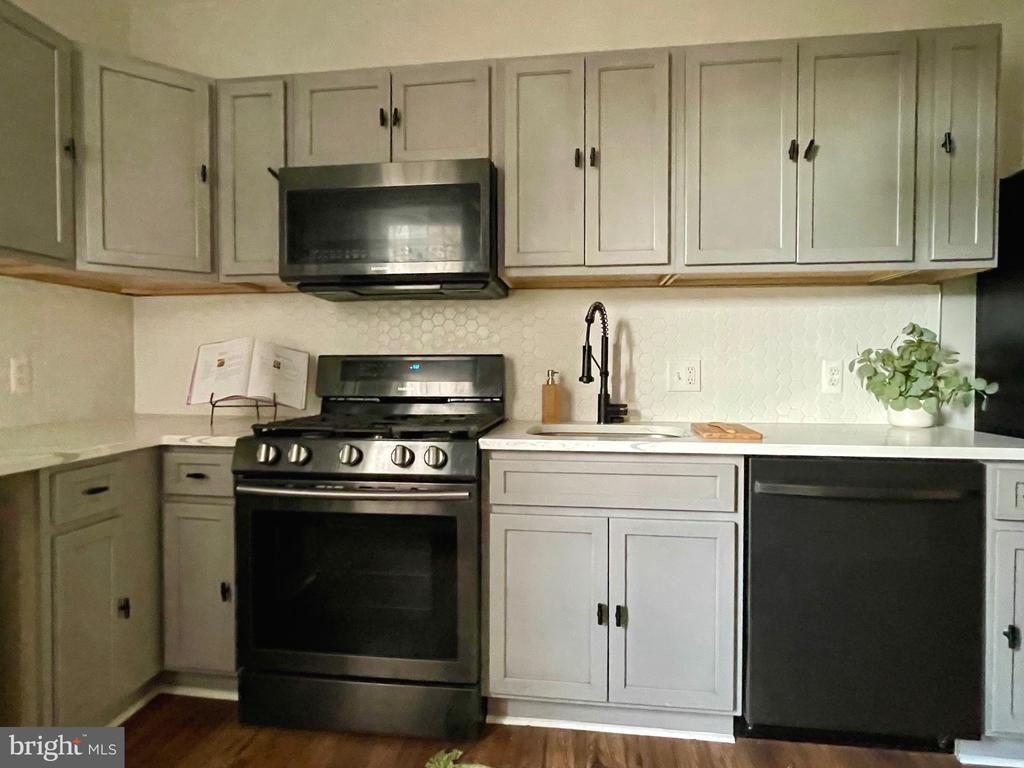 413 E North Ave