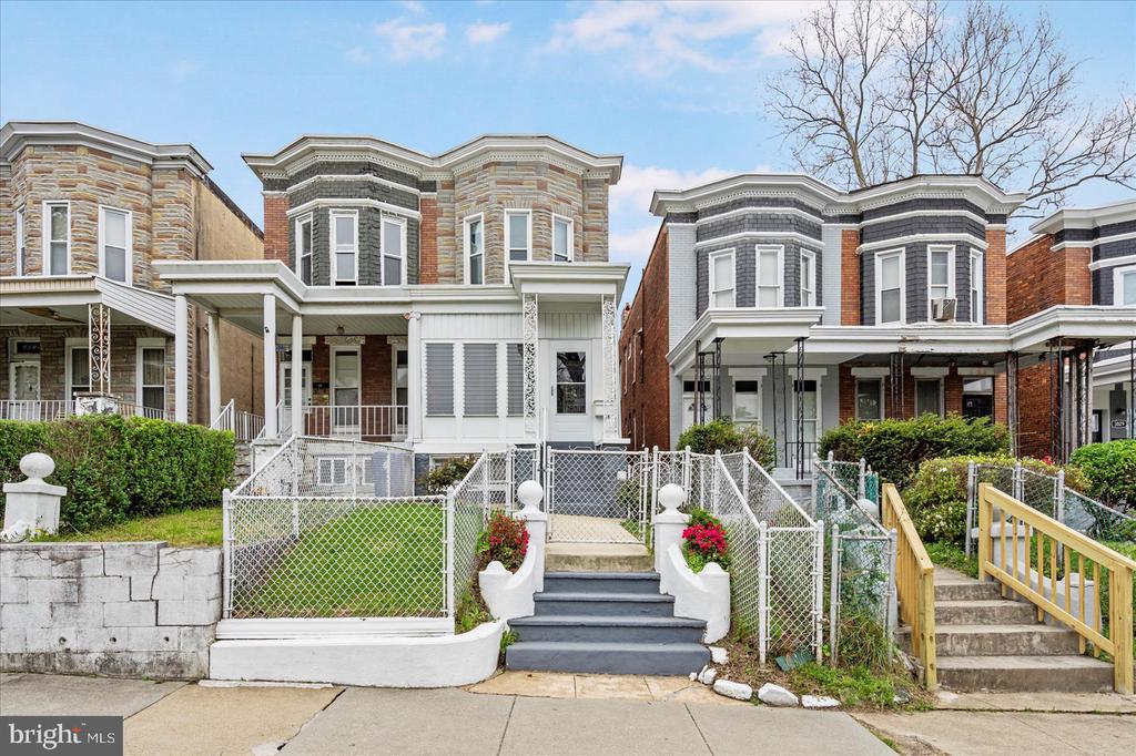 3023 Belmont Ave