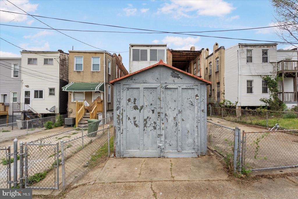 3023 Belmont Ave