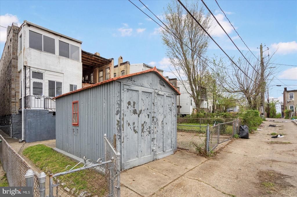 3023 Belmont Ave