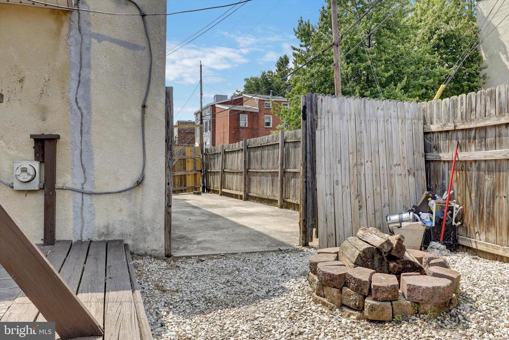 115 Parkin St
