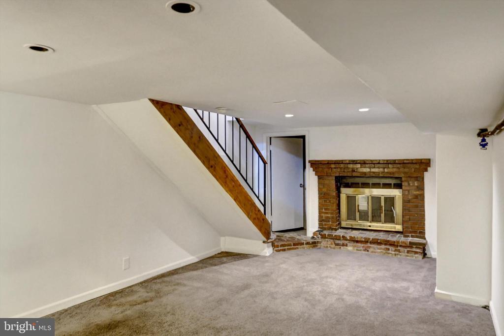 115 Parkin St