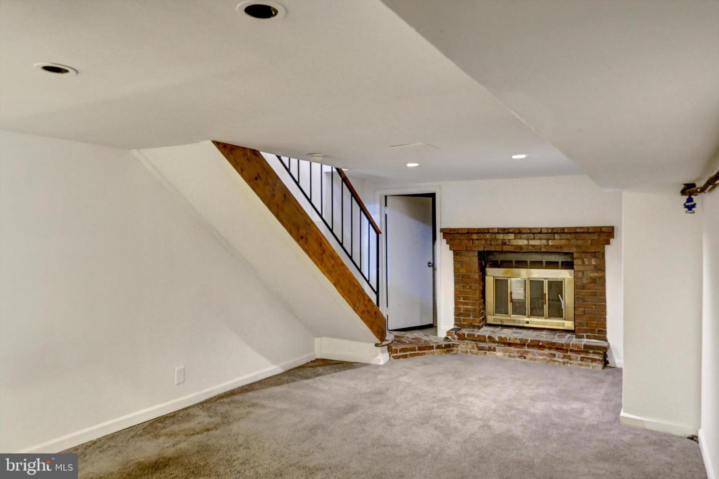 115 Parkin St