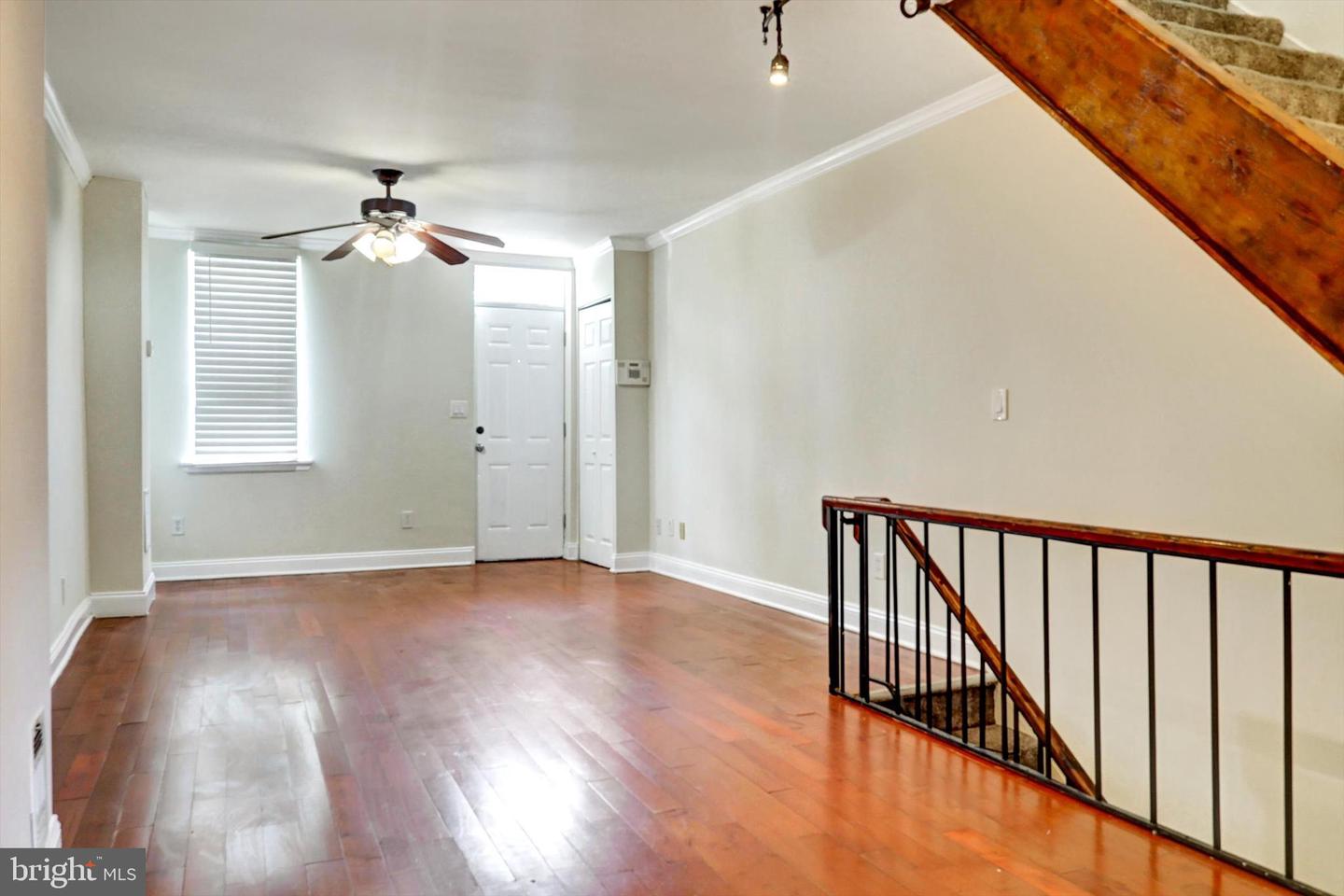 115 Parkin St