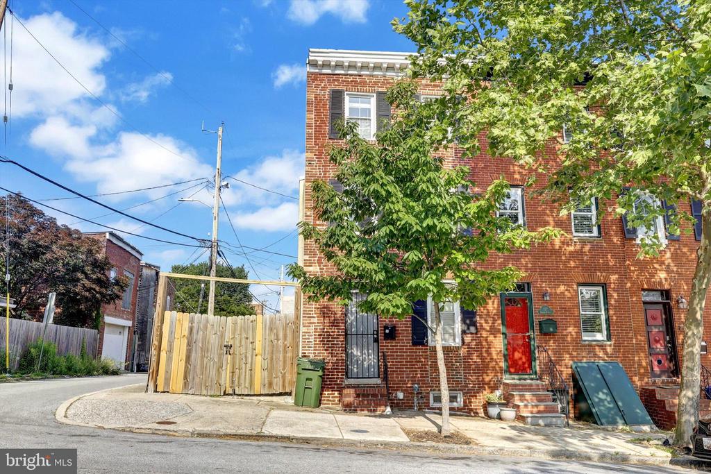 115 Parkin St