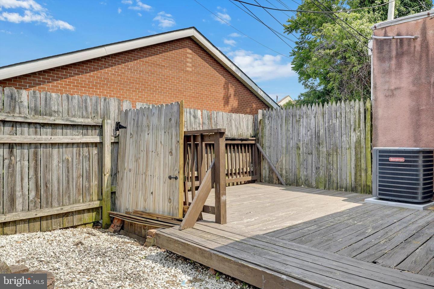 115 Parkin St