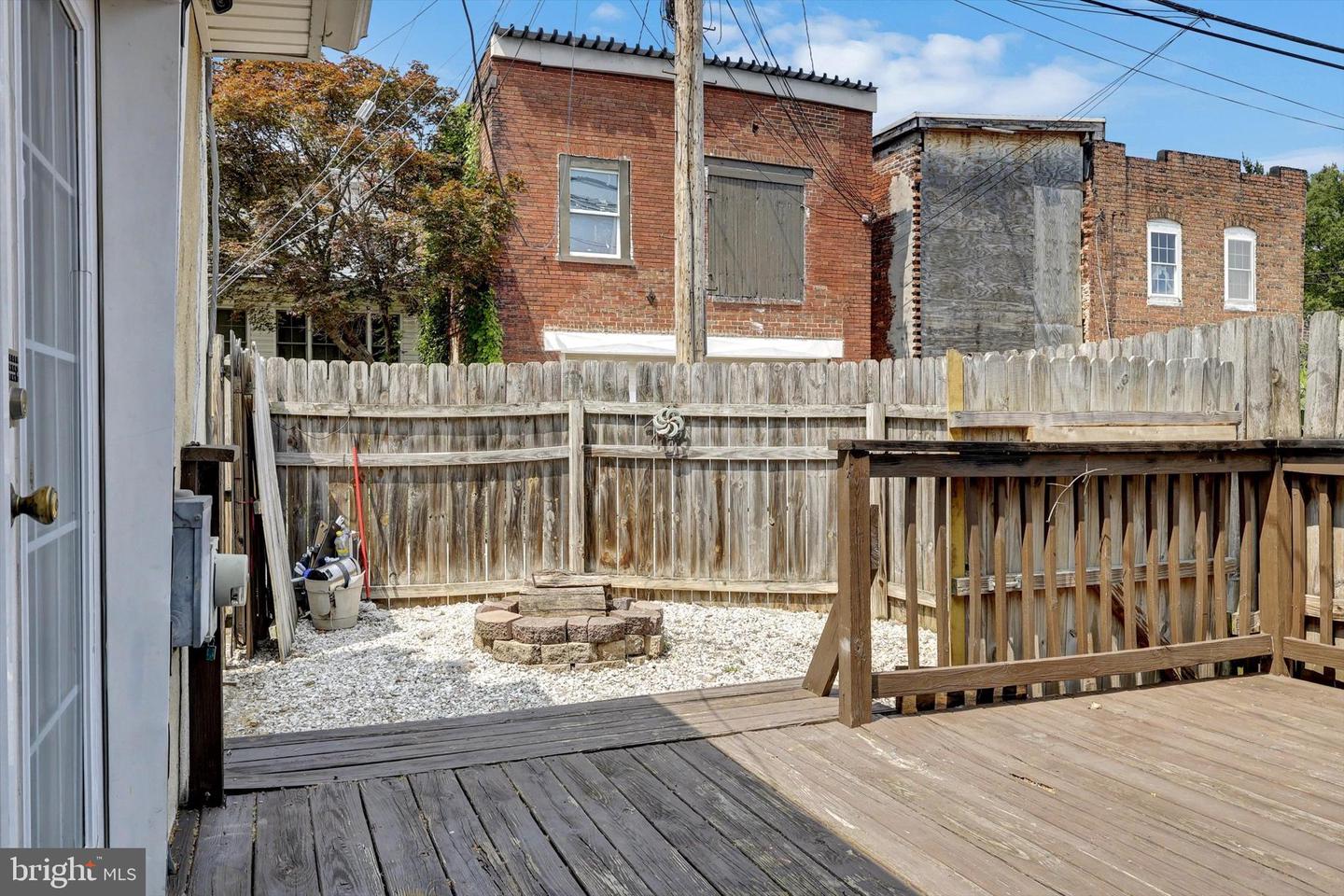 115 Parkin St