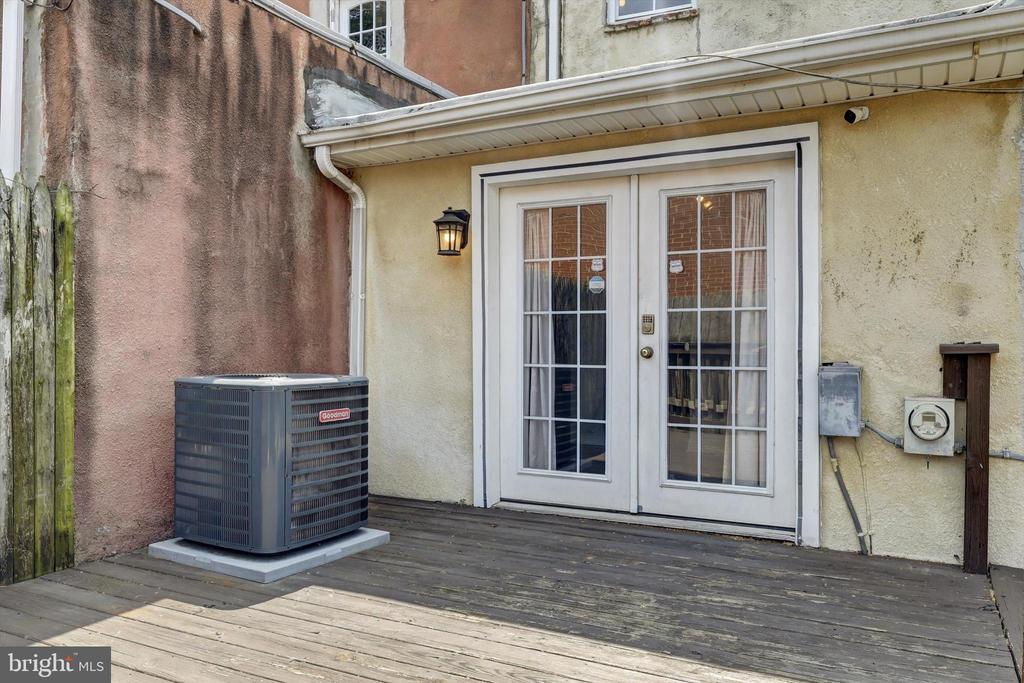 115 Parkin St