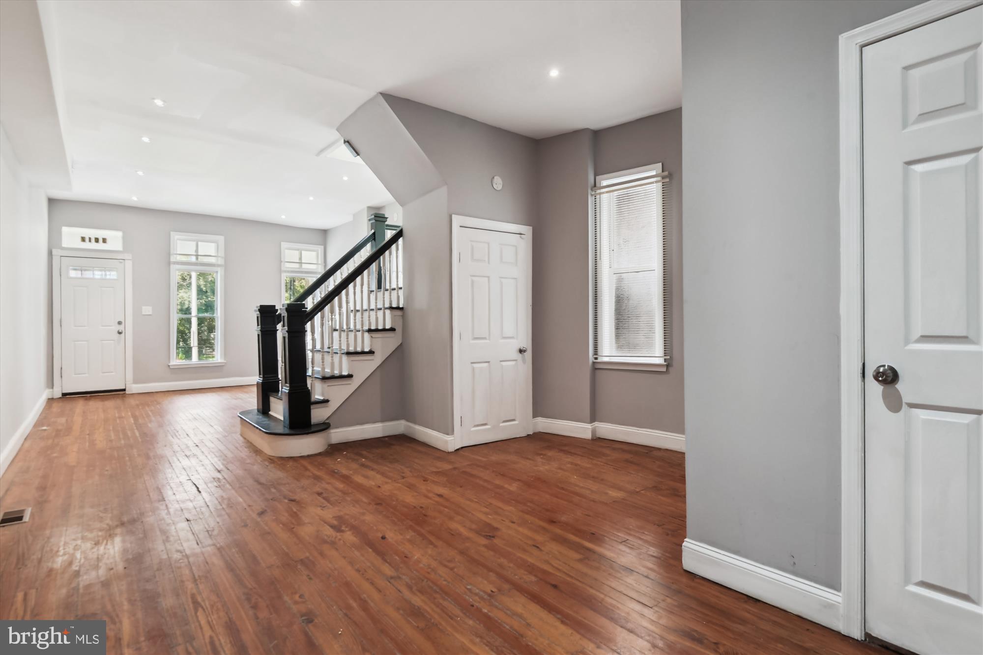 3017 Belmont Ave