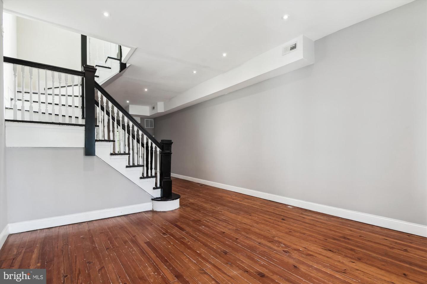 3017 Belmont Ave