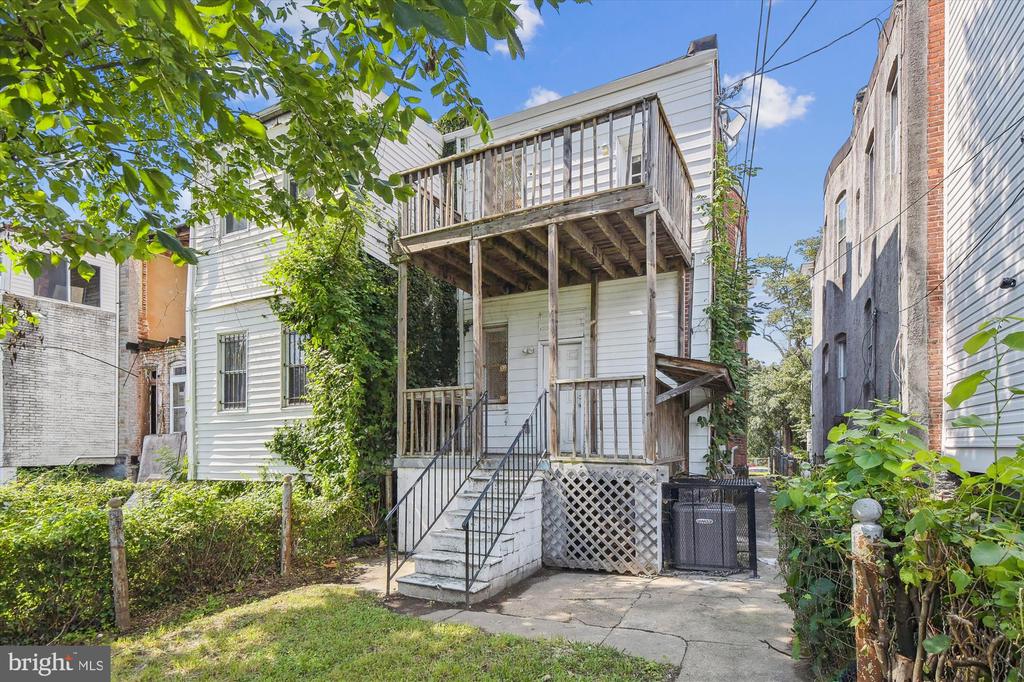3017 Belmont Ave