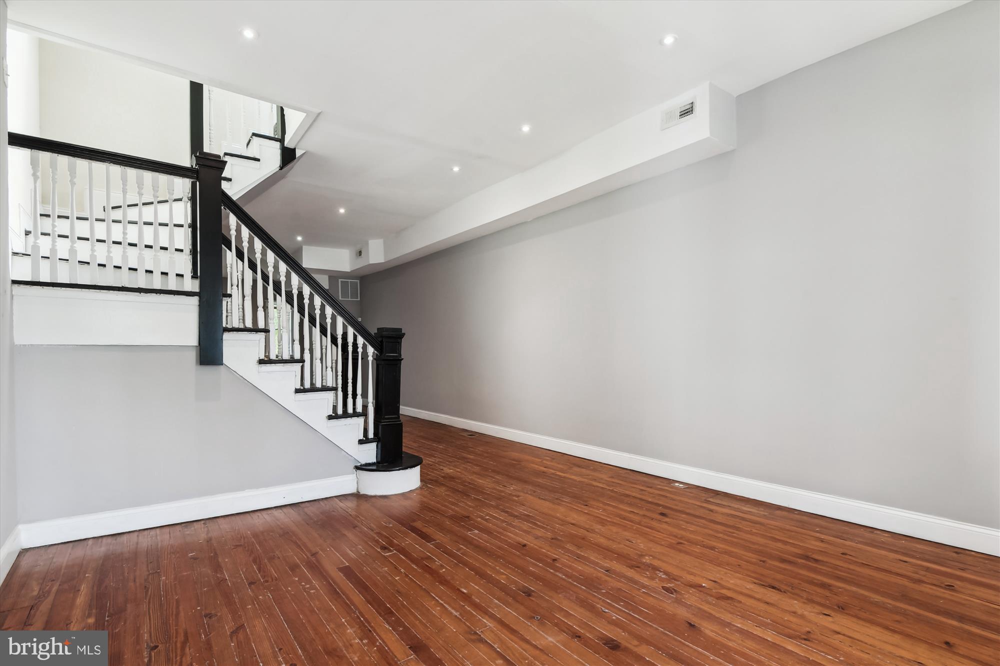 3017 Belmont Ave