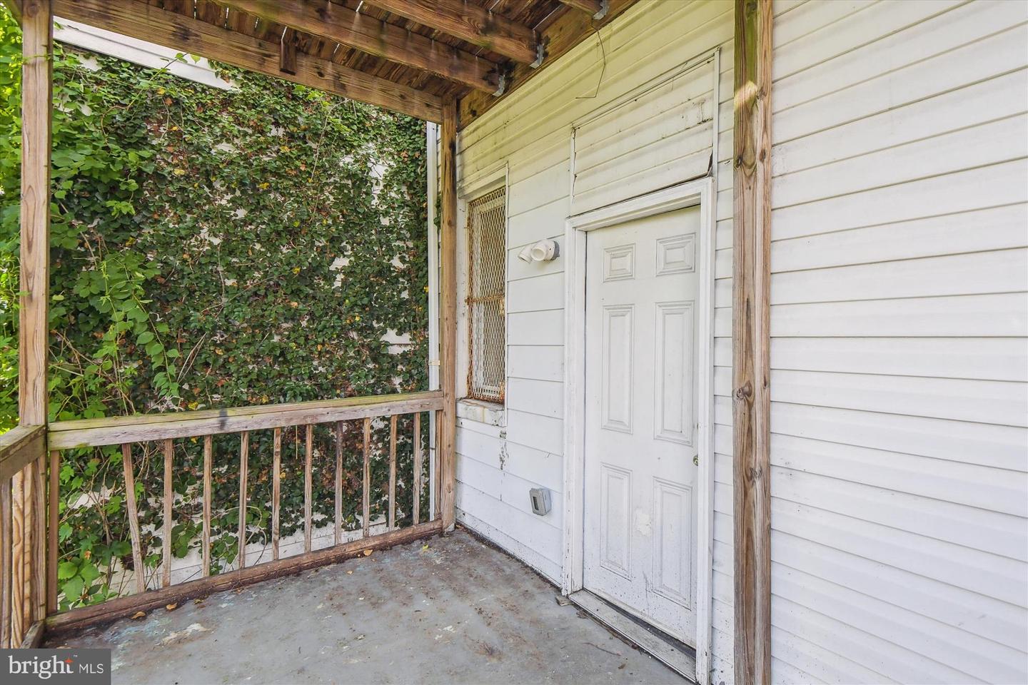 3017 Belmont Ave