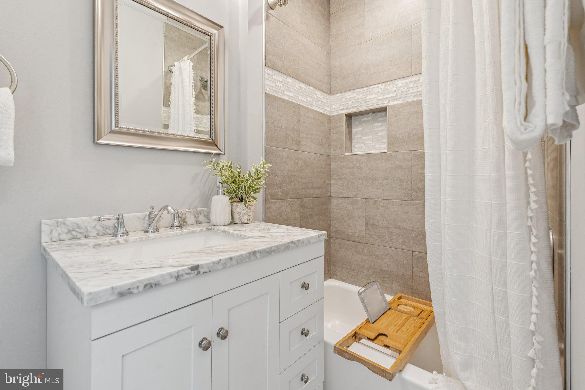 1431 RICHARDSON STREET