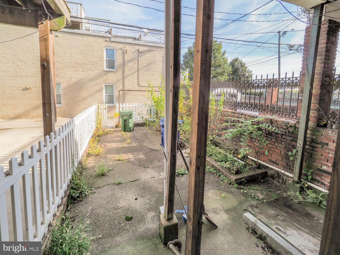 1126 E FORT AVENUE