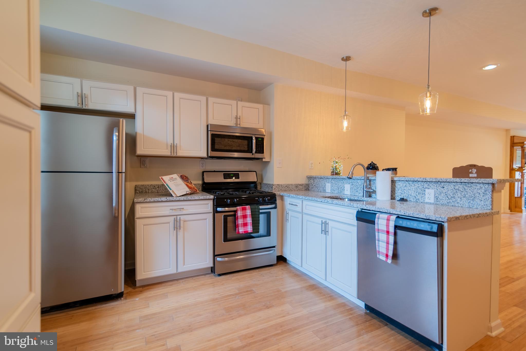 640 S ELLWOOD AVENUE