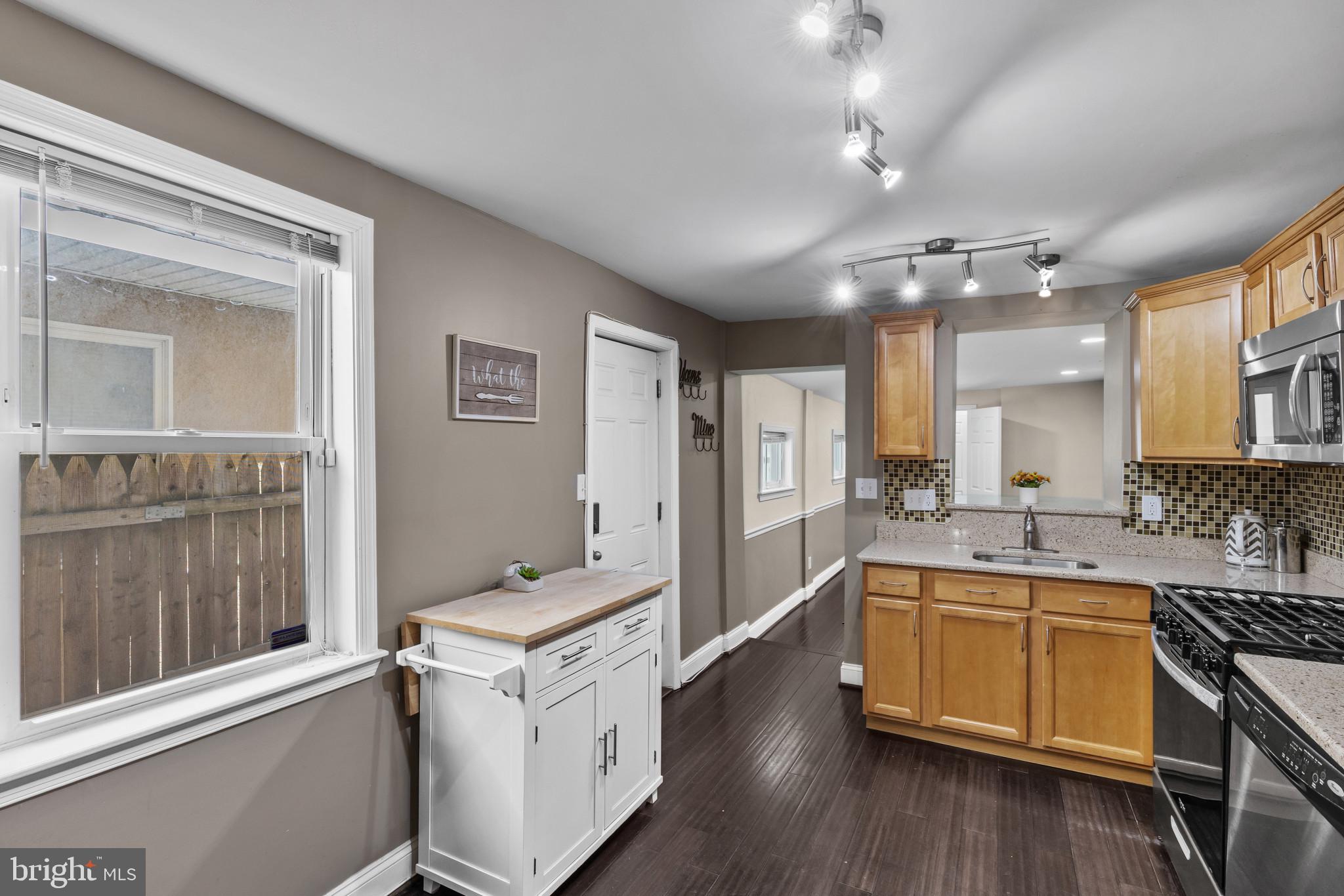 1739 E LOMBARD STREET