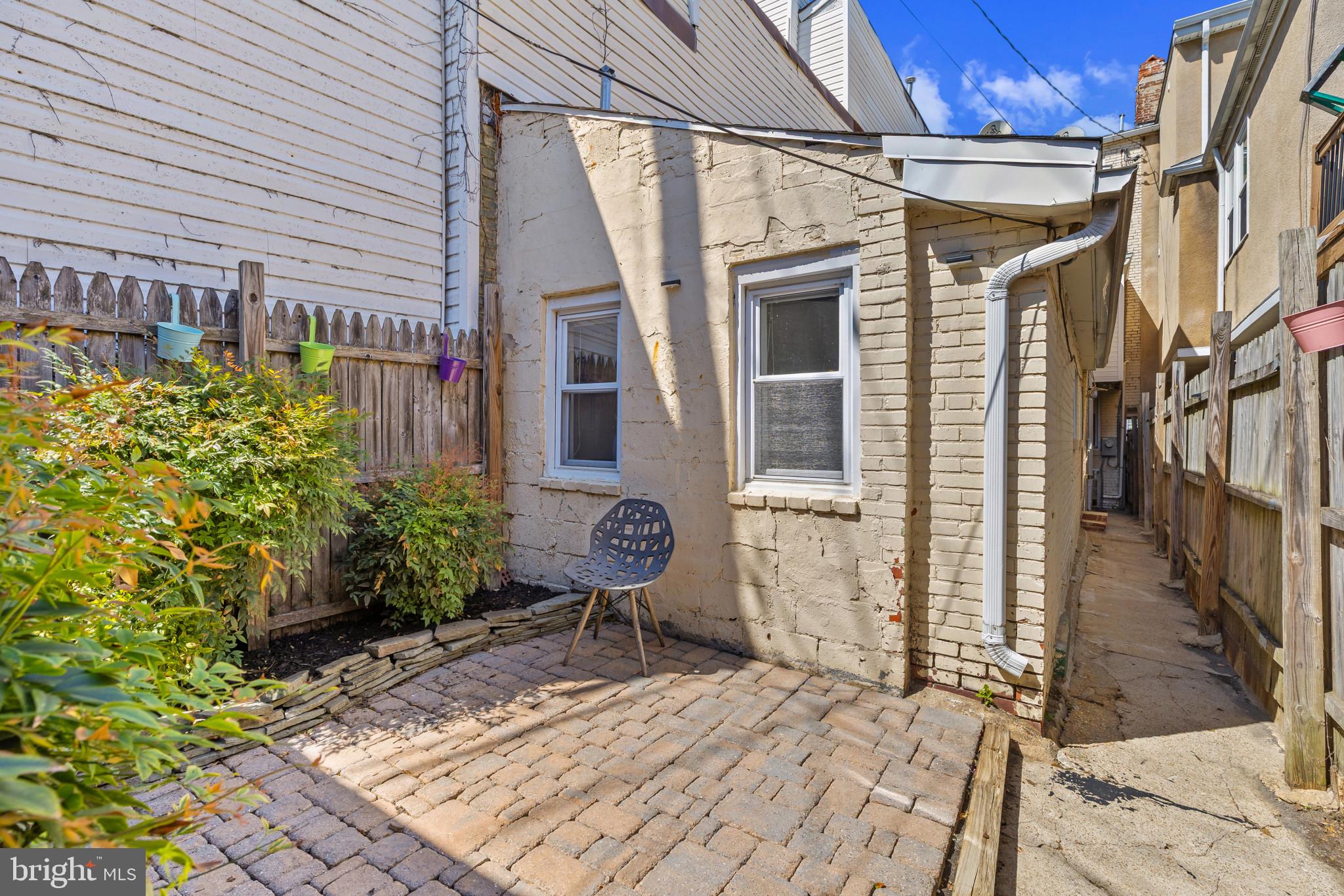 1739 E LOMBARD STREET