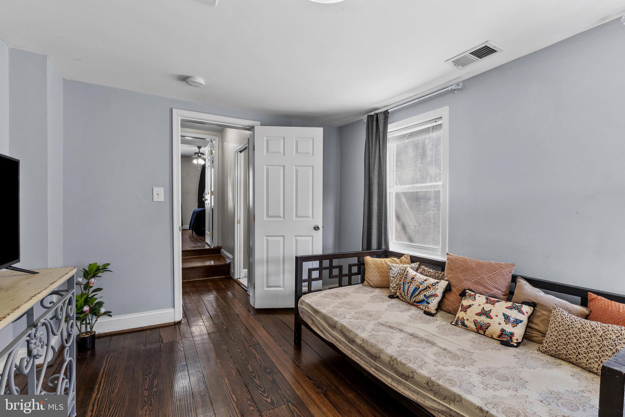 1739 E LOMBARD STREET