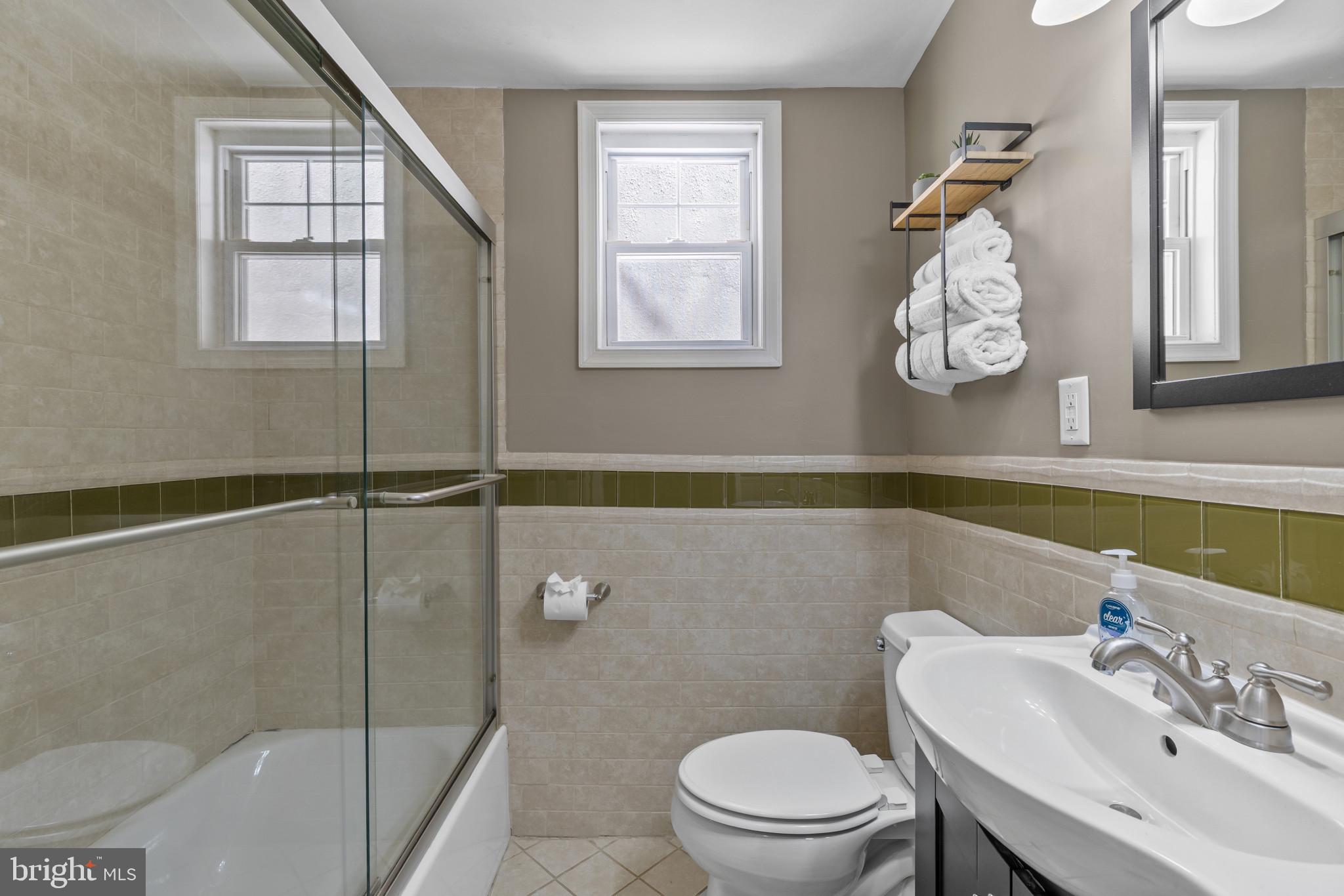 1739 E LOMBARD STREET