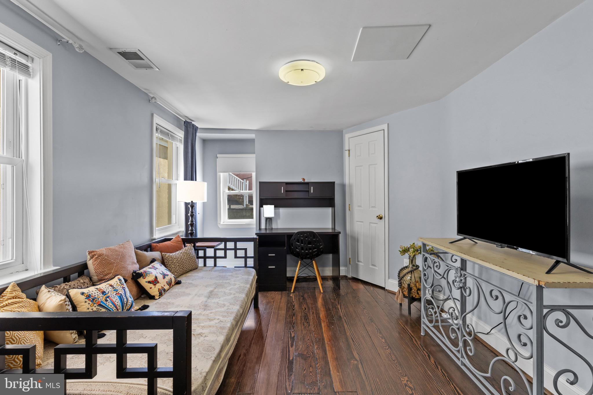 1739 E LOMBARD STREET