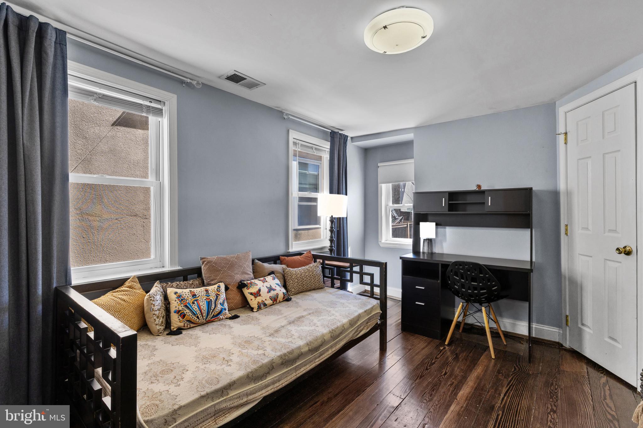 1739 E LOMBARD STREET