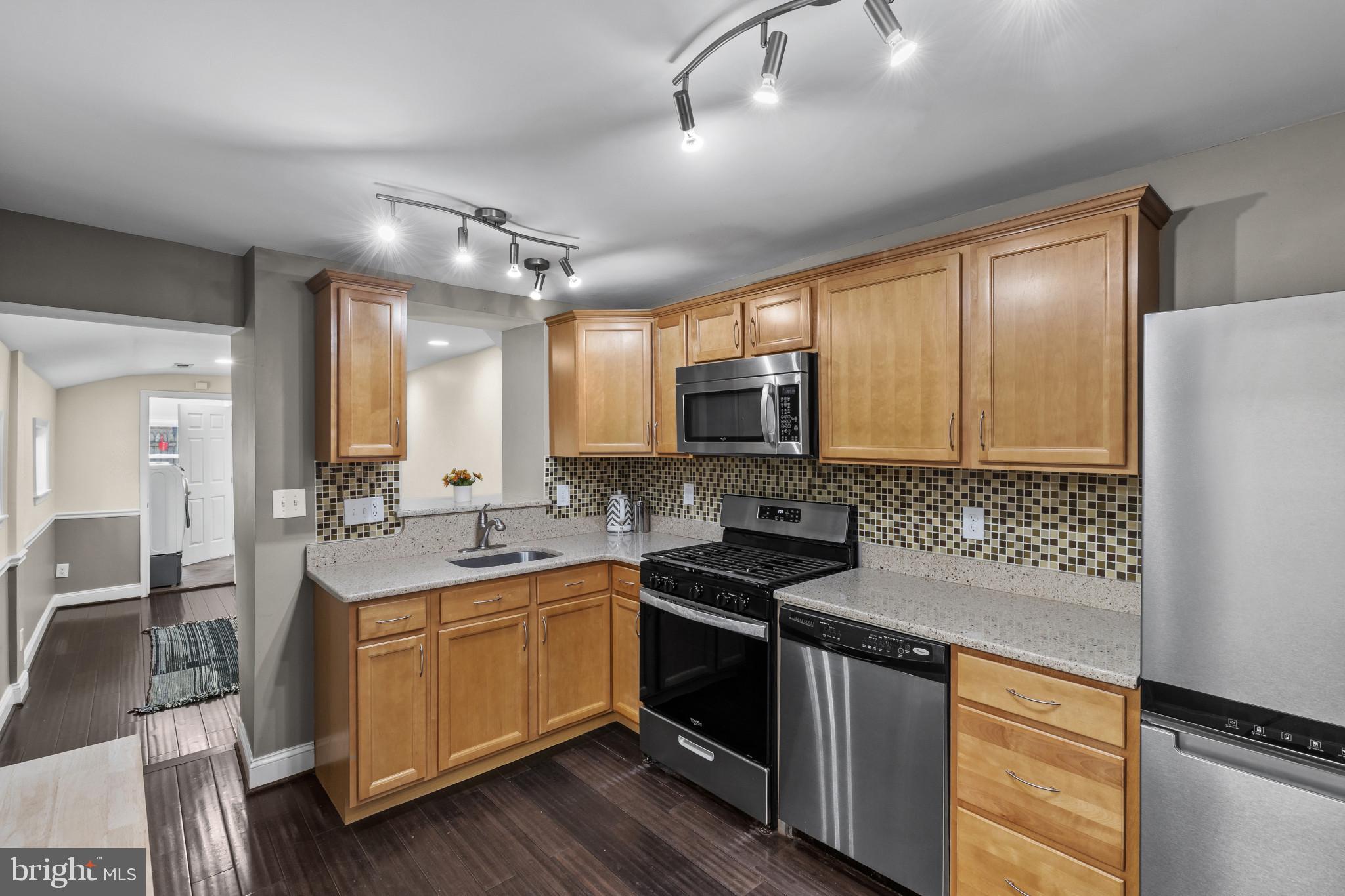 1739 E LOMBARD STREET