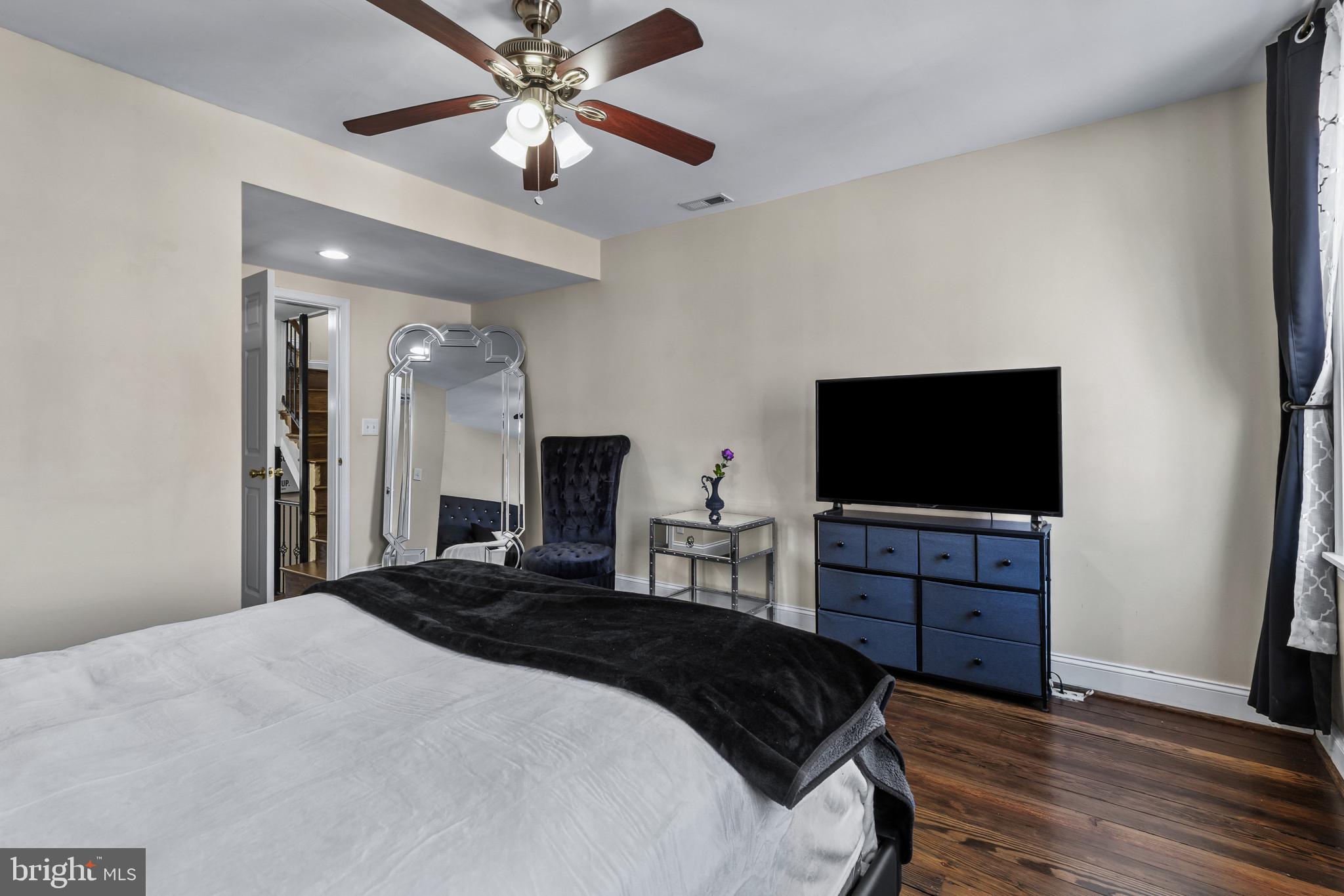 1739 E LOMBARD STREET