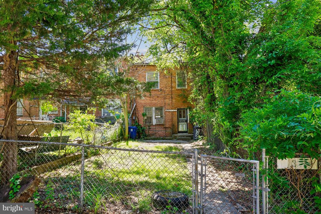 3224 BELMONT AVENUE