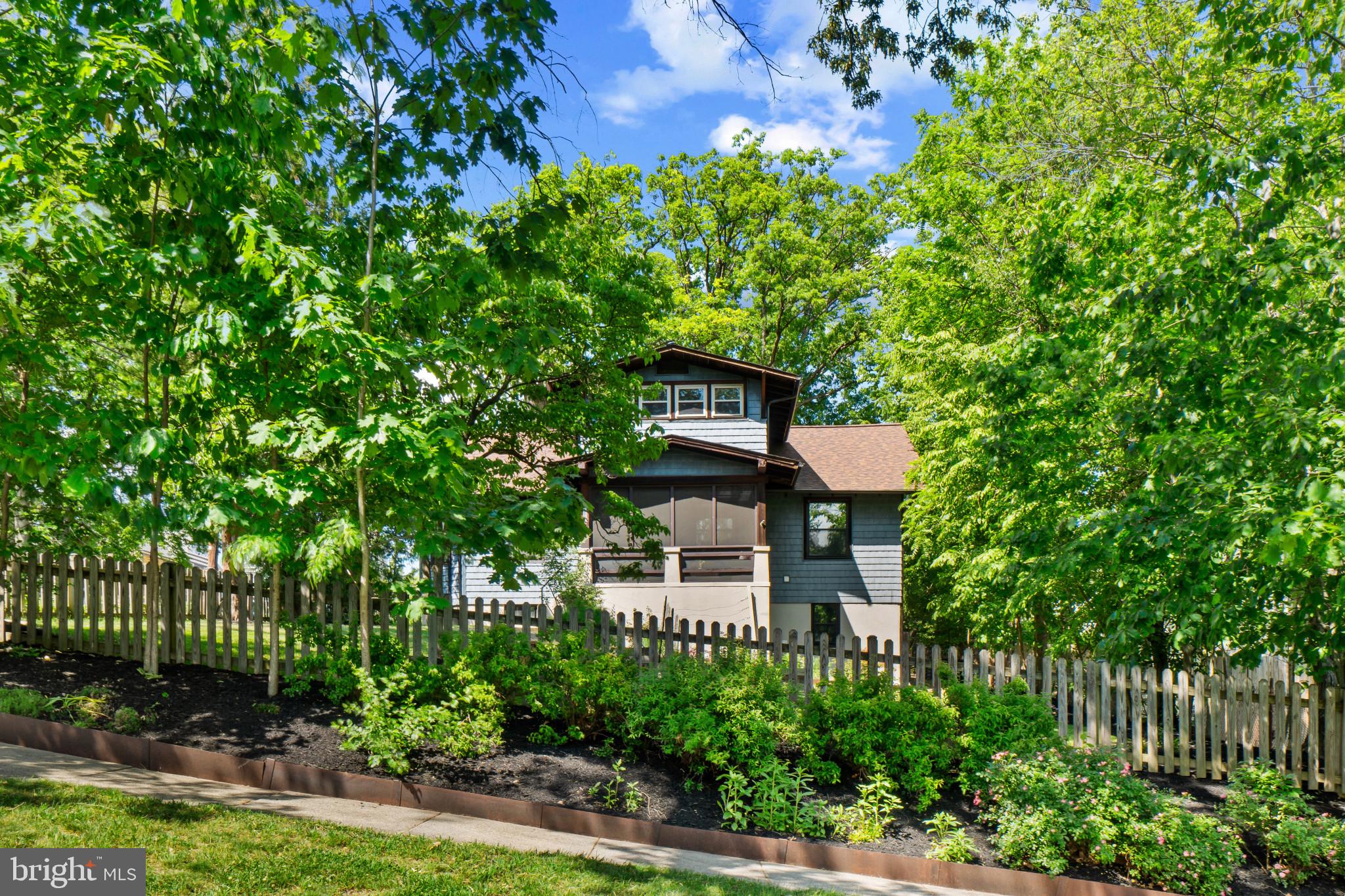 2900 RUECKERT AVENUE