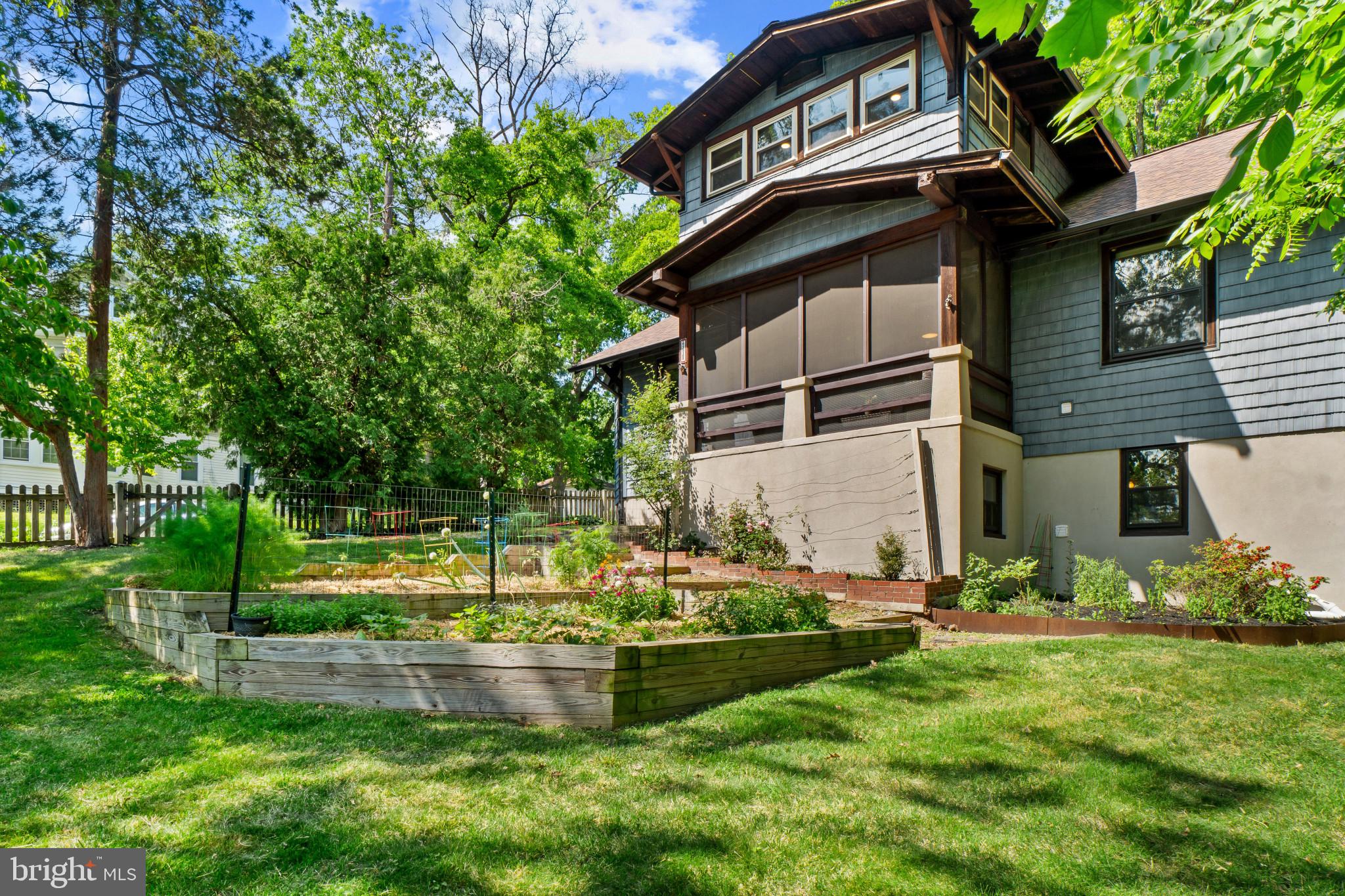 2900 RUECKERT AVENUE