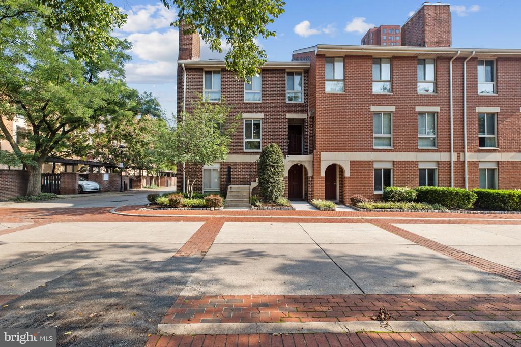 22 W HILL STREET Unit: R 11