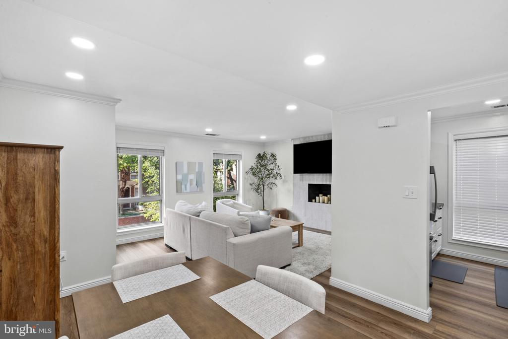 22 W HILL STREET Unit: R 11