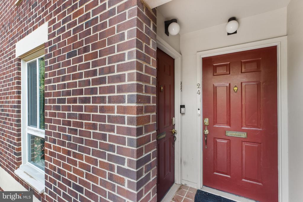 22 W HILL STREET Unit: R 11