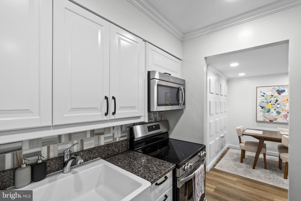 22 W HILL STREET Unit: R 11
