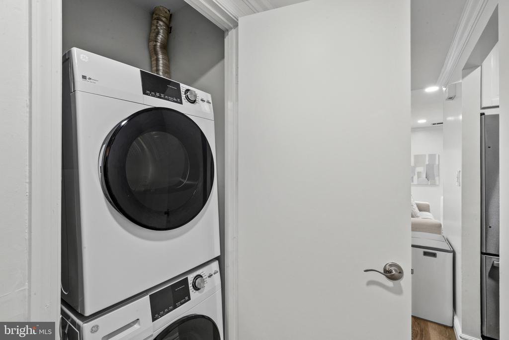 22 W HILL STREET Unit: R 11
