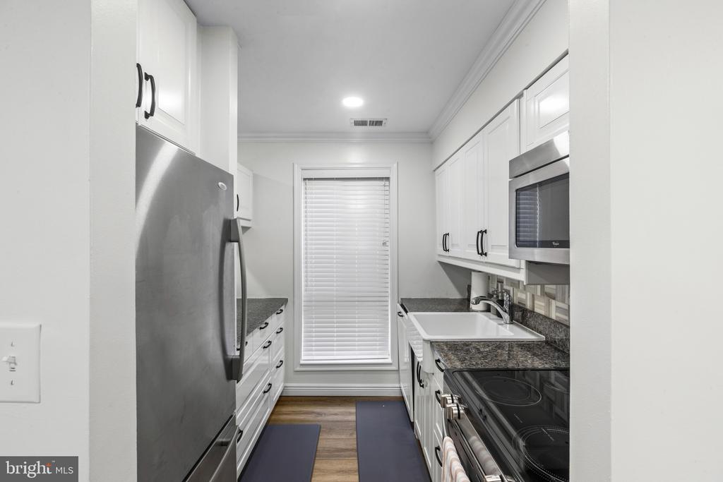 22 W HILL STREET Unit: R 11