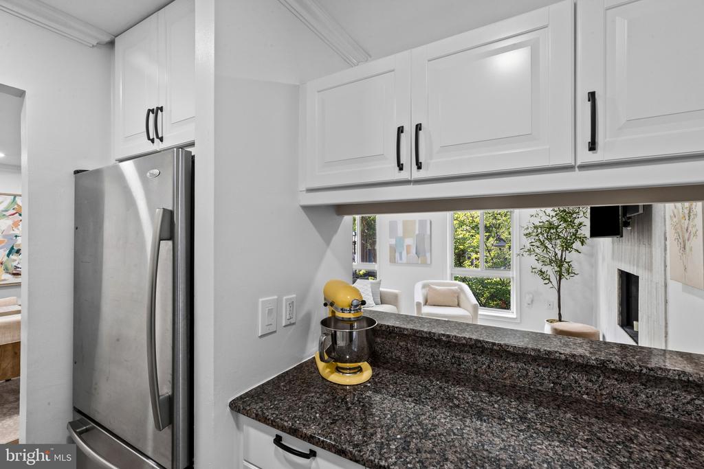 22 W HILL STREET Unit: R 11