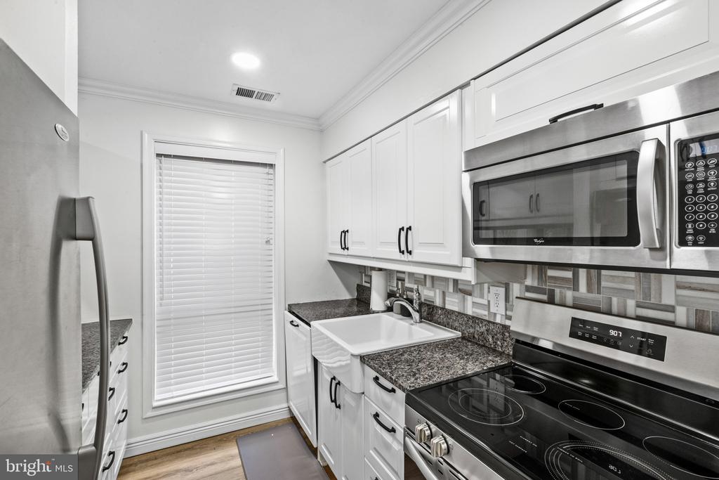 22 W HILL STREET Unit: R 11