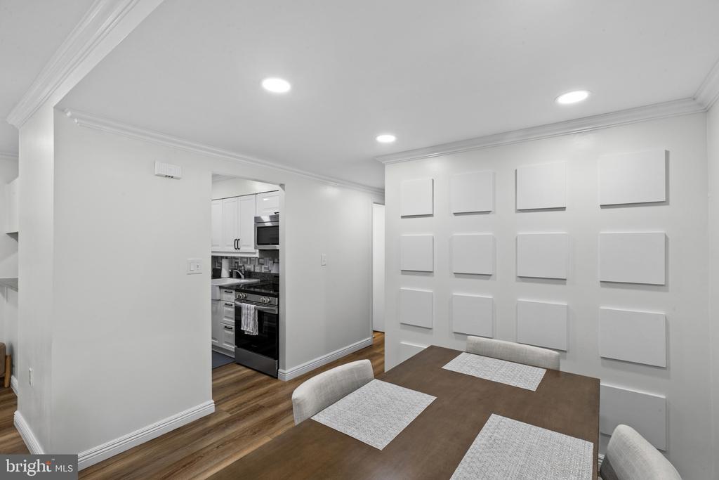 22 W HILL STREET Unit: R 11