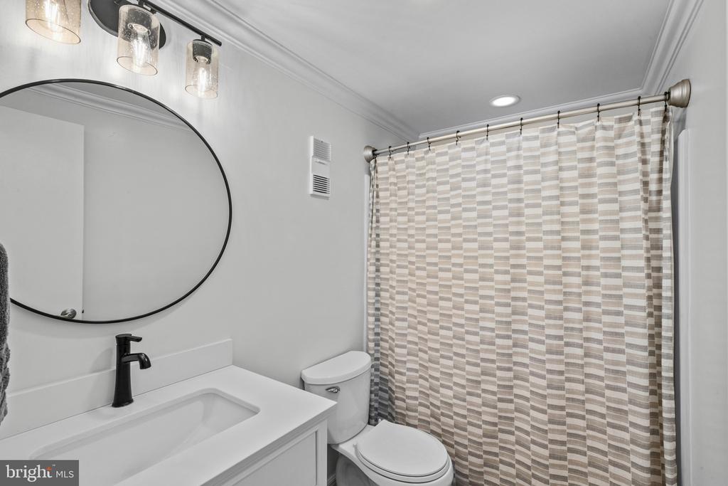 22 W HILL STREET Unit: R 11