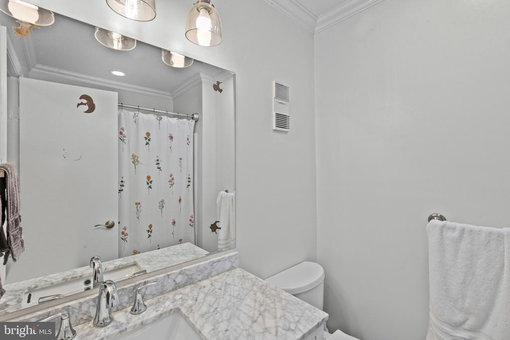 22 W HILL STREET Unit: R 11