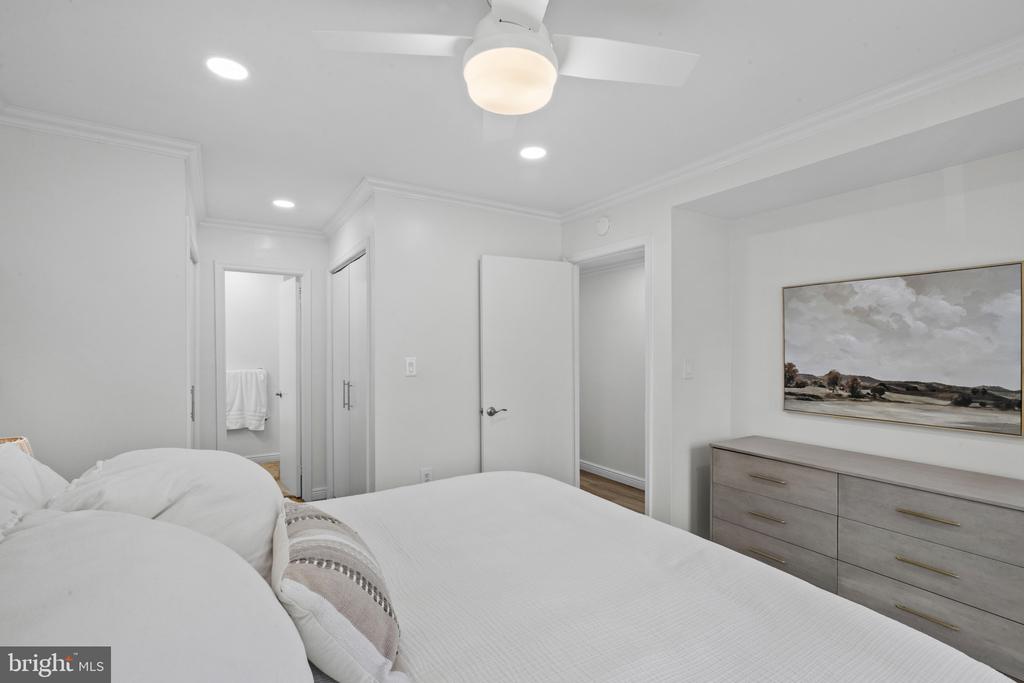 22 W HILL STREET Unit: R 11