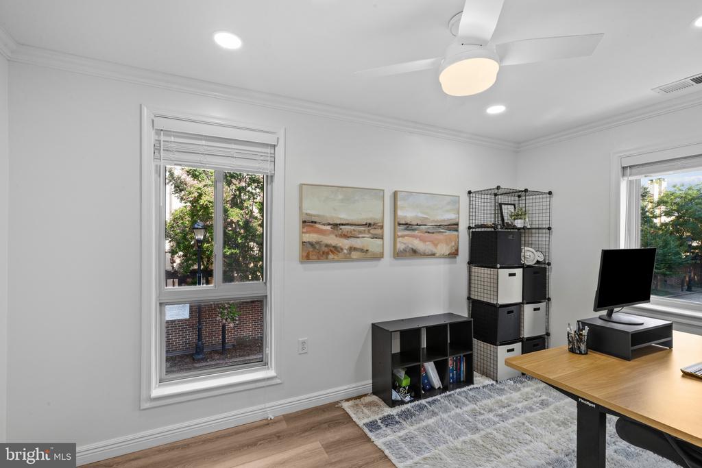 22 W HILL STREET Unit: R 11