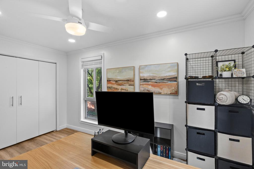 22 W HILL STREET Unit: R 11
