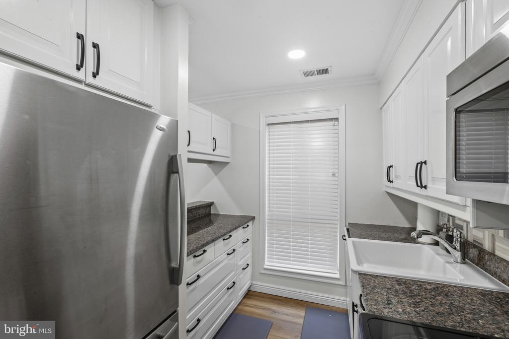 22 W HILL STREET Unit: R 11