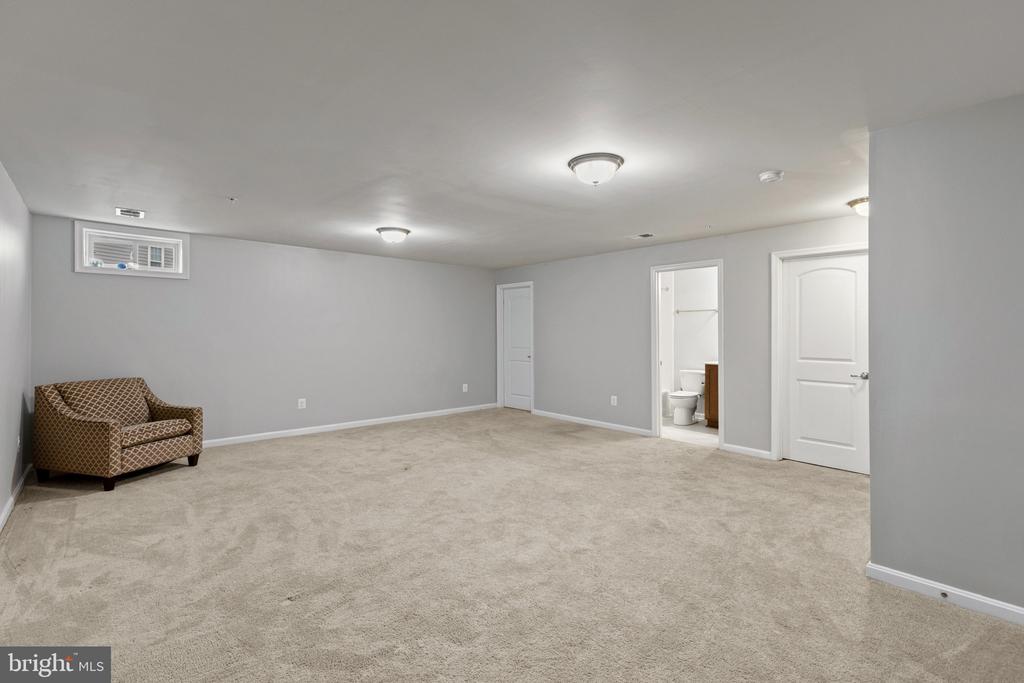 4400 SCARLET OAK LANE